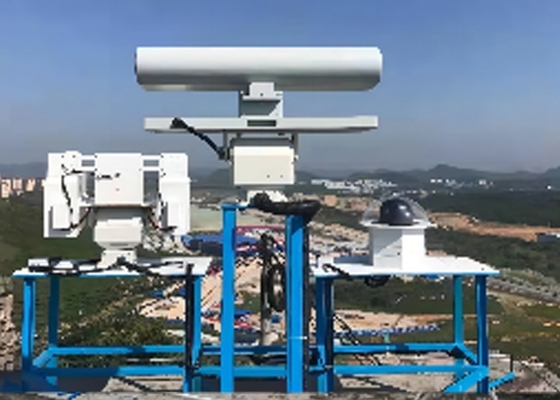 Système radar de surveillance à quatre côtés avec une forte capacité anti-encombrement