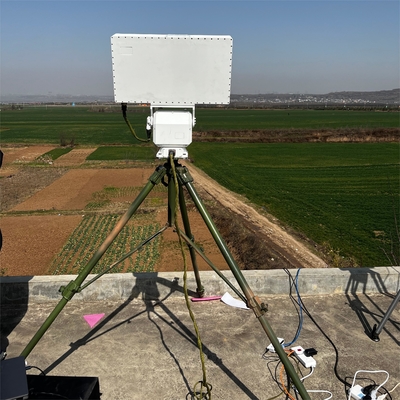 Le système d'avertissement de basse altitude LT-Ku07 est équipé d'un radar + LT-D6 TARGET INTELLIGENT LINKAGE TRACKING MULTI SPECTRAL OPTOELECTRONICS (facultatif).